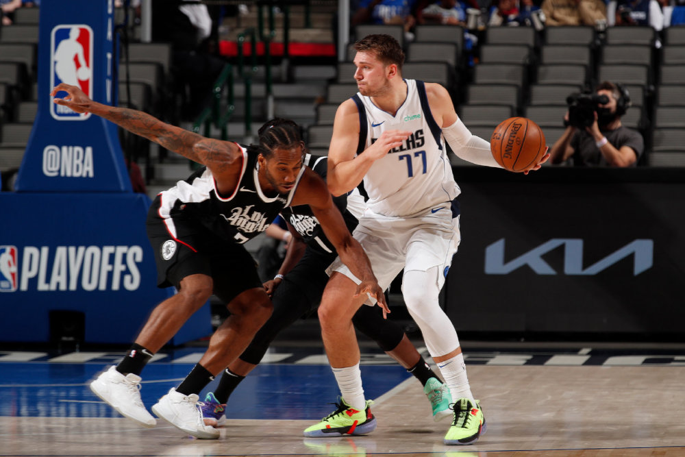  东契奇超神发挥独行侠加时险胜勇士保留季后赛希望