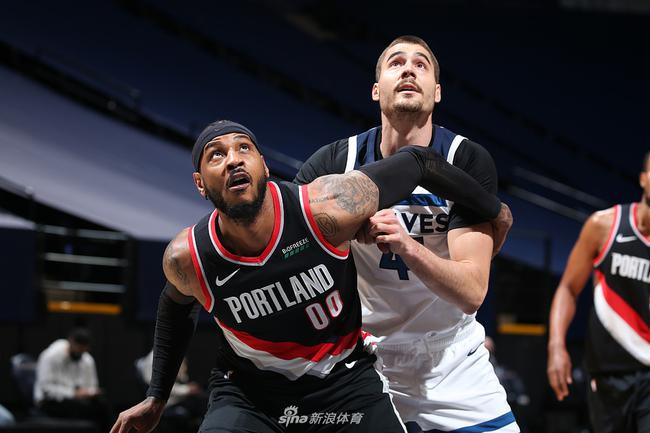  爱德华兹三分雨森林狼轻取开拓者获赛季新高