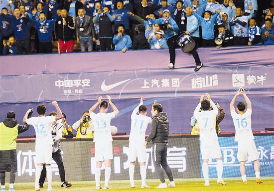  凯泽斯劳滕保级背水一战，绝地反击逆转取胜  